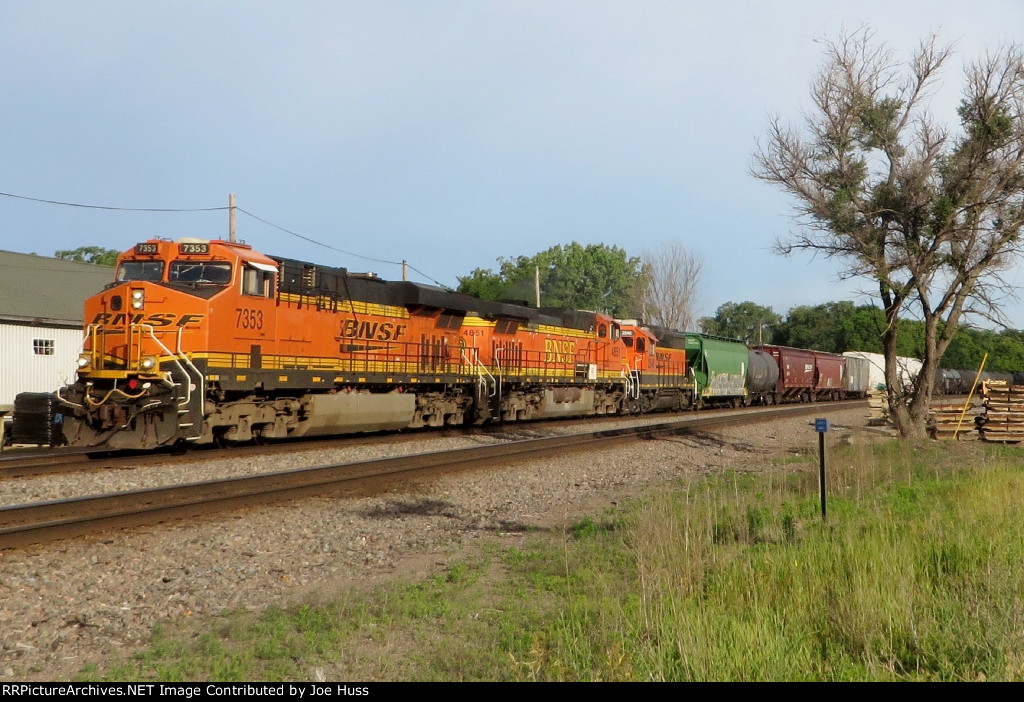 BNSF 7353 East